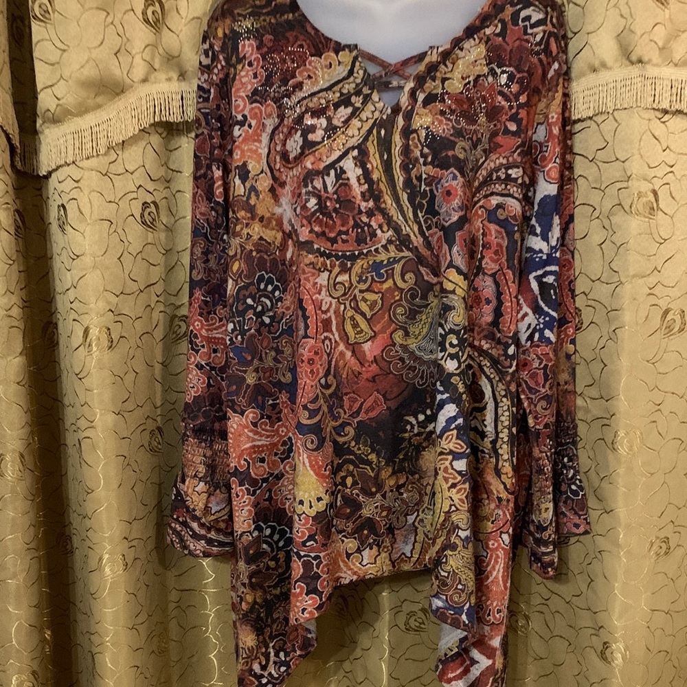 Like New Women’s ONE WORLD Multicolor Paisley Top.